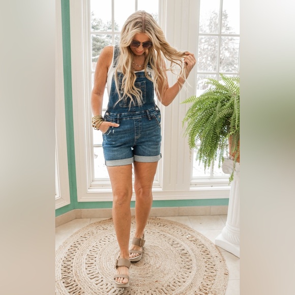 NWOT Judy Blue High Waist Destroyed Double Cuff Overall Denim Shorts Dark Wash - Picture 4 of 14